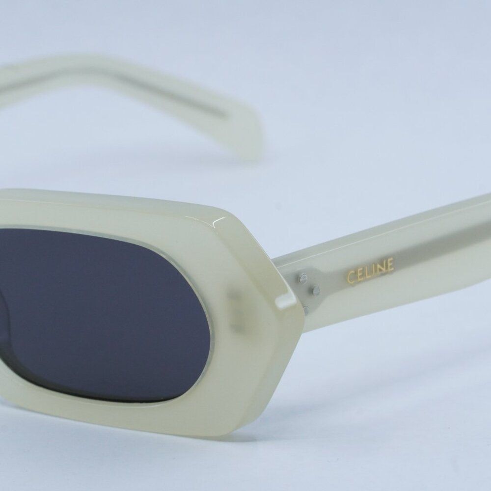 🕶️ New Celine CL40243I 39A Sunglasses -Opal Vanilla Frame, Smoke Lenses - Picture 4 of 11
